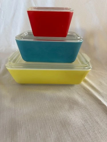 3 PYREX VINTAGE SQUARE REFRIGERATOR DISHES WITH GLASS LIDS PRIMARY COLORS