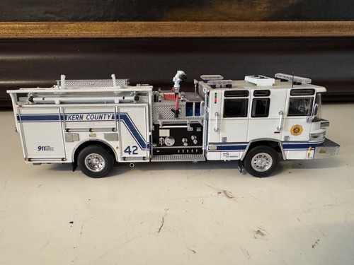 TWH Pierce Quantum Kern County Fire Engine 42 1:50 No Ladder