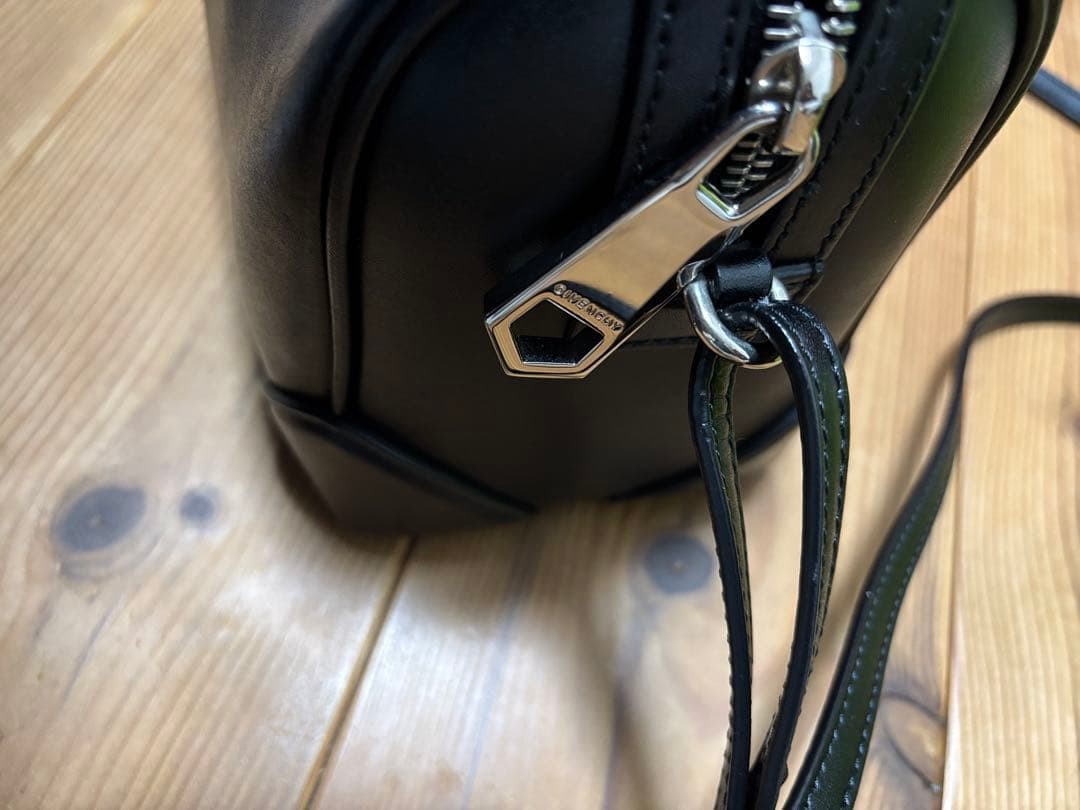 Givenchy black leather handbag thumbnail 5