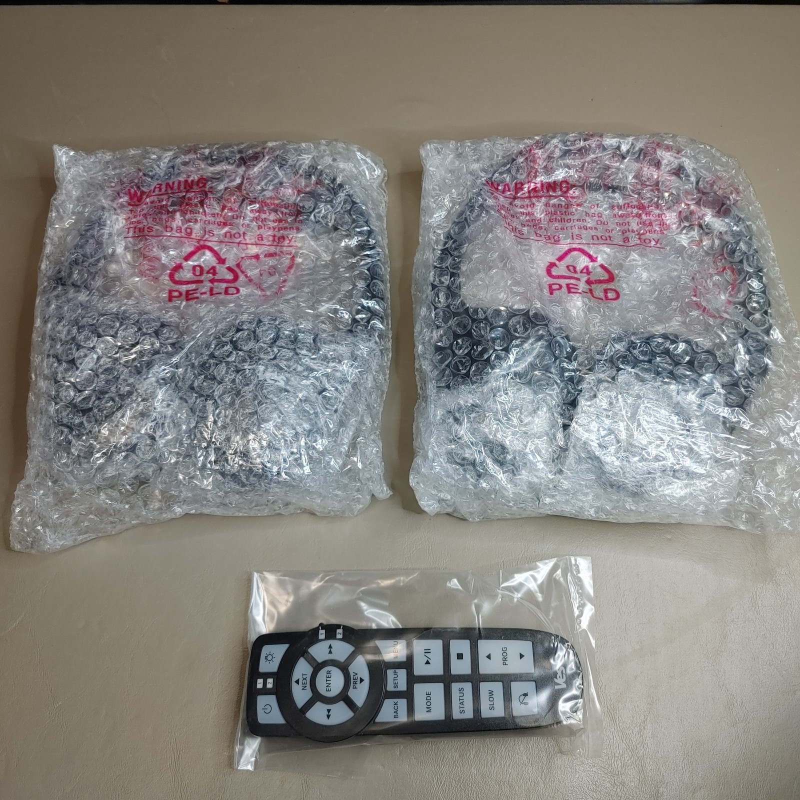 New OEM Dodge Durango VES Audio Kit Headphones 05064073AE (20-1378) Damaged Box