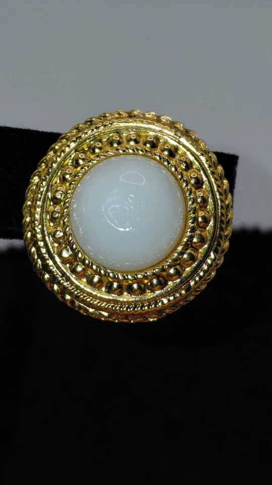 Pendientes Chanel Chapados en Oro Años 80 Gripoix Blanco (Vidrio) Clip On Foto 3 de 4