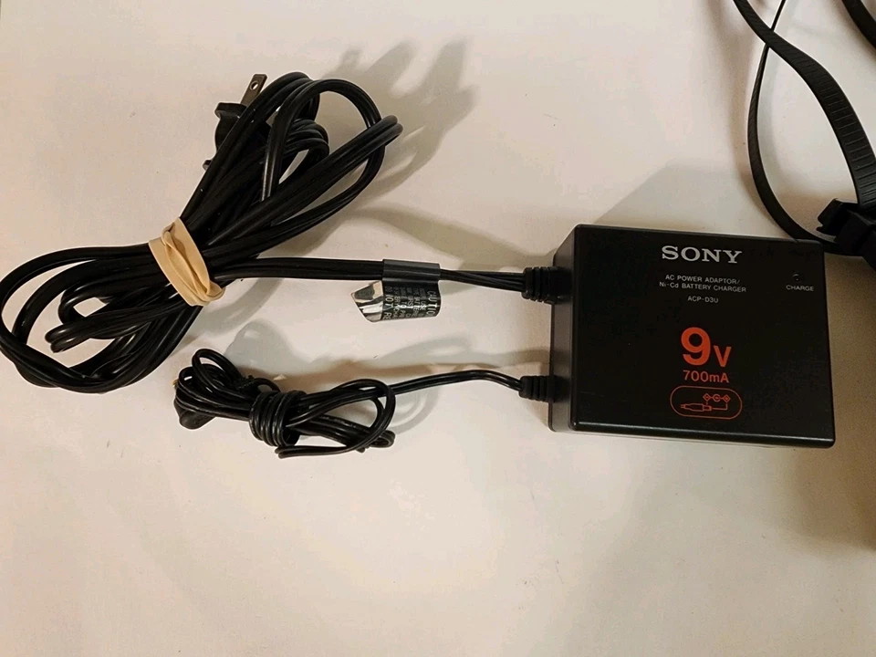 Cargador de batería adaptador de corriente Sony ACP-D33 ni-cd usado en excelente estado raro. Con estuche Foto 2 de 4