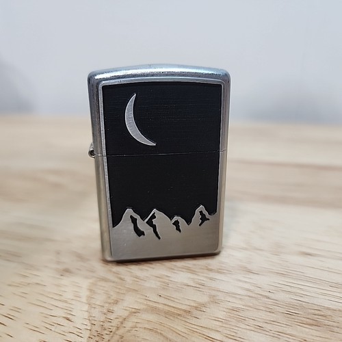 VINTAGE ZIPPO 2000 XVI MARLBORO MOON OVER MOUNTAINS EMBLEM LIGHTER - Picture 7 of 9