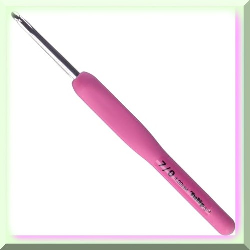 Rose Petal Crochet Hook - Elegant and Ergonomic, Size 7/4mm - Picture 3 of 3
