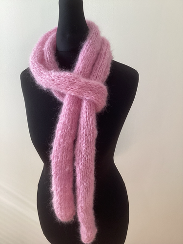 Skinny hand knitted scarf spaghetti neck accessory in mohair pink - Picture 3 of 3