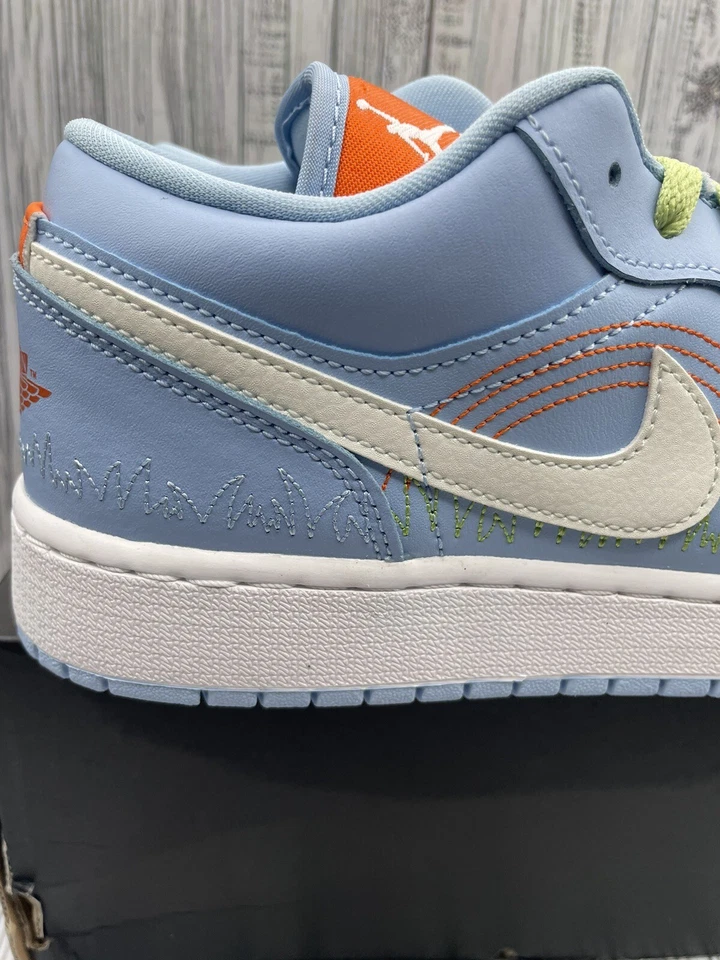 Nike Air Jordan 1 Low SE Psychic Blue DO8227 400 Talla 7Y/Mujer Talla 8.5 Sin Tapa Foto 4 de 4