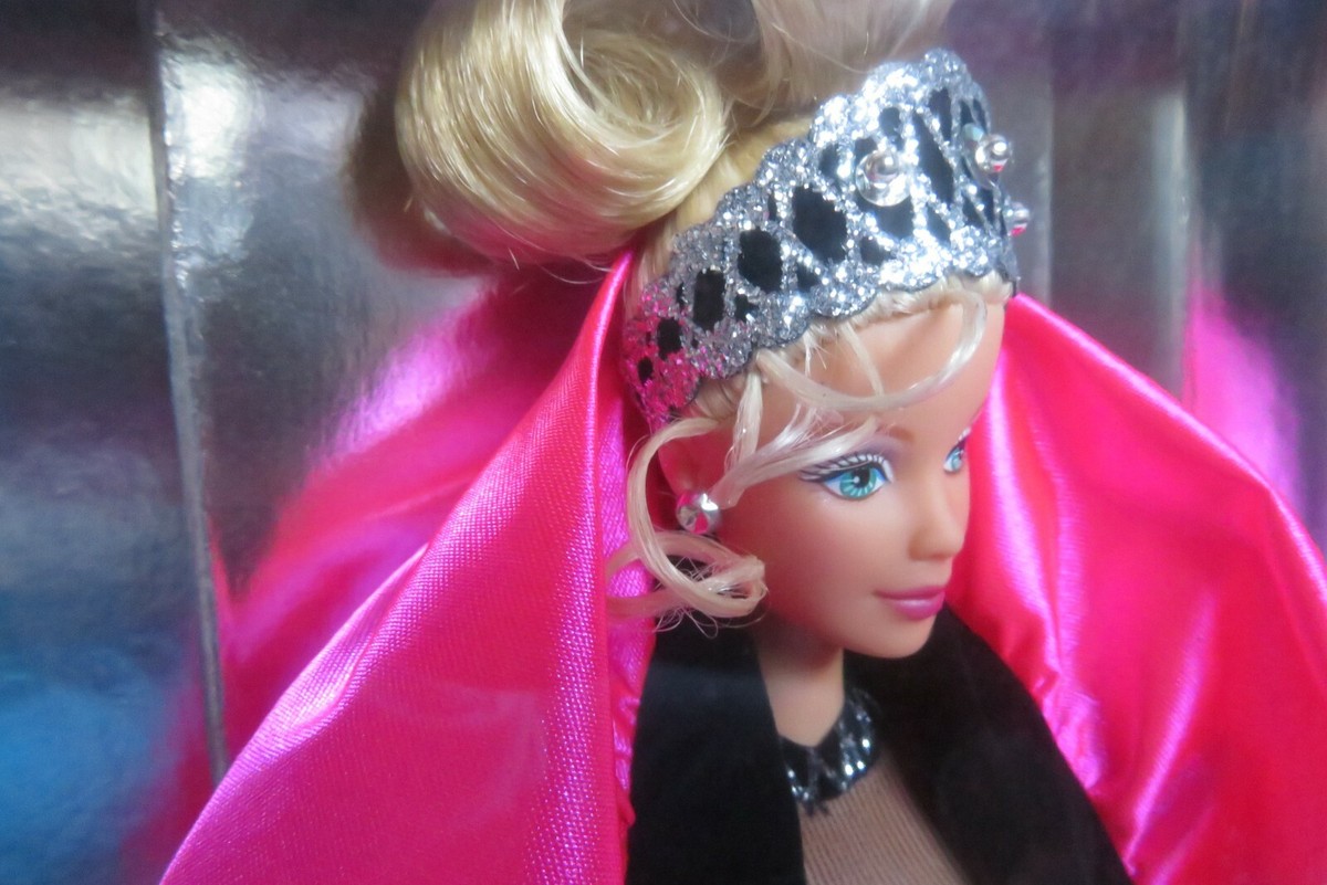 1998 VINTAGE HAPPY HOLIDAYS BARBIE Special Edition Mattel 2