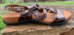 Vionic Paros Brown Tortoise Print Patent Sandals Womens Sz 8 | eBay