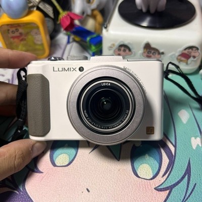 Panasonic LUMIX DMC-LX7 動作良好 LEICAレンズ White - Panasonic DMC-LX7 10.1 MP Digital Camera with F1.4-2.3