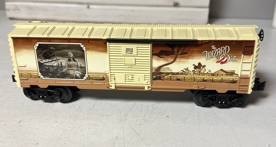 2009 Lionel Electric Train Wizard of Oz Box Car #2 6-39318 - Image 4 of 4