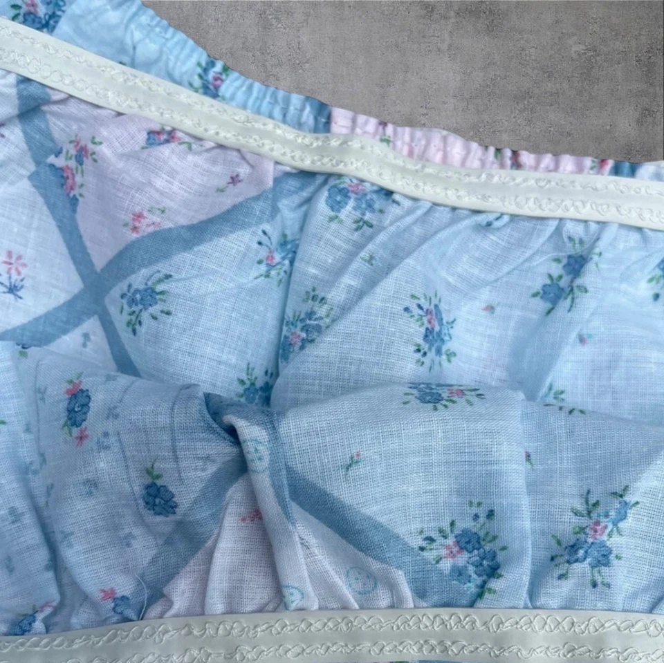 Falda de Cama Floral Patrón Edredón Cabaña Chic Rosa Azul COMPLETA De Colección Años 80 NUEVA Foto 3 de 4