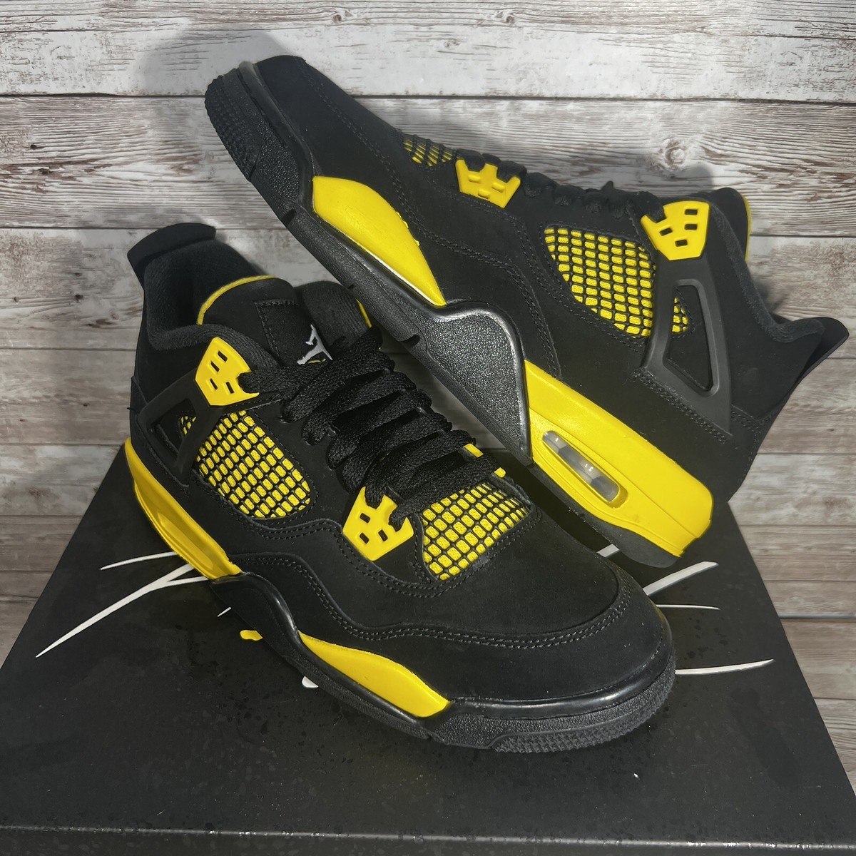 Nike Air Jordan 4 Retro Thunder Tour Yellow GS Size 7 Y Nike Air Jordan 4 Retro Thunder Tour Yellow GS Size 7 Y