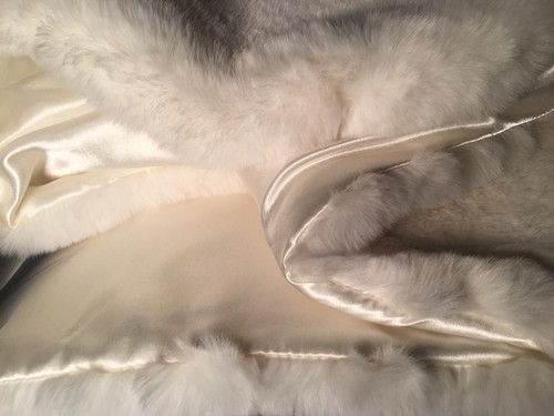 NWT Christian Siriano Faux Fur Stole Wedding Wrap shrug Womens White Ivory clasp - Picture 10 of 10