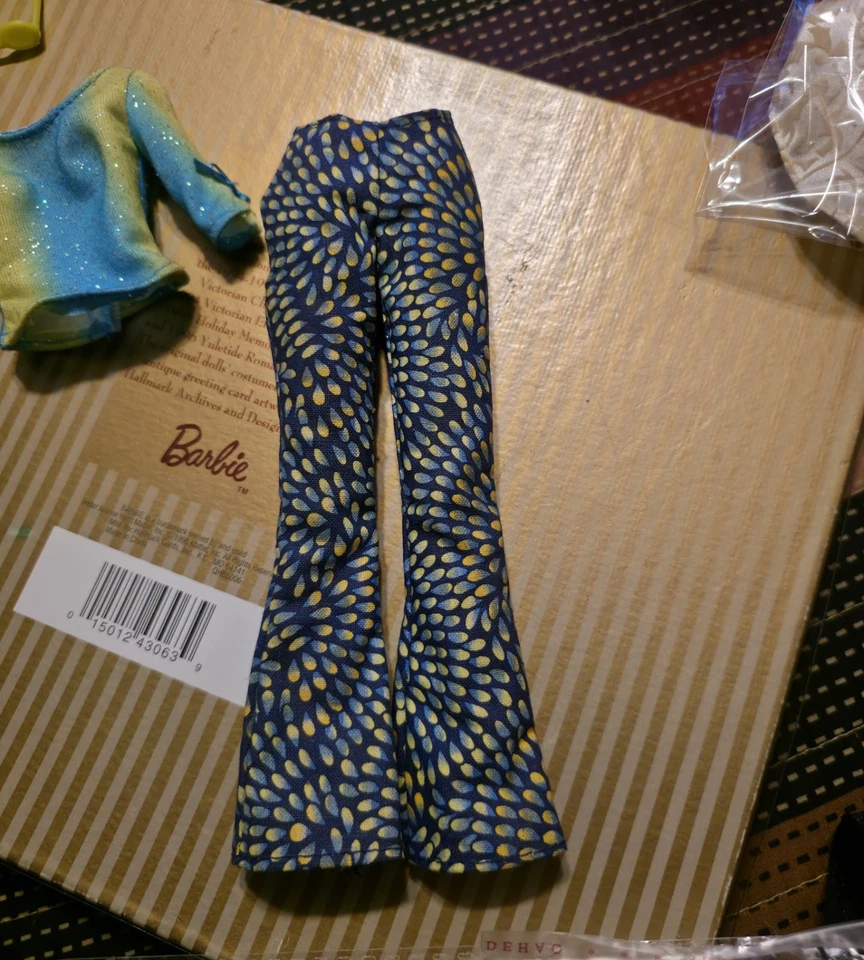 Ropa hecha a mano única en su clase para Barbie, vestido de encaje, sombrero a juego, zapatos. Sin muñeca. Foto 4 de 4