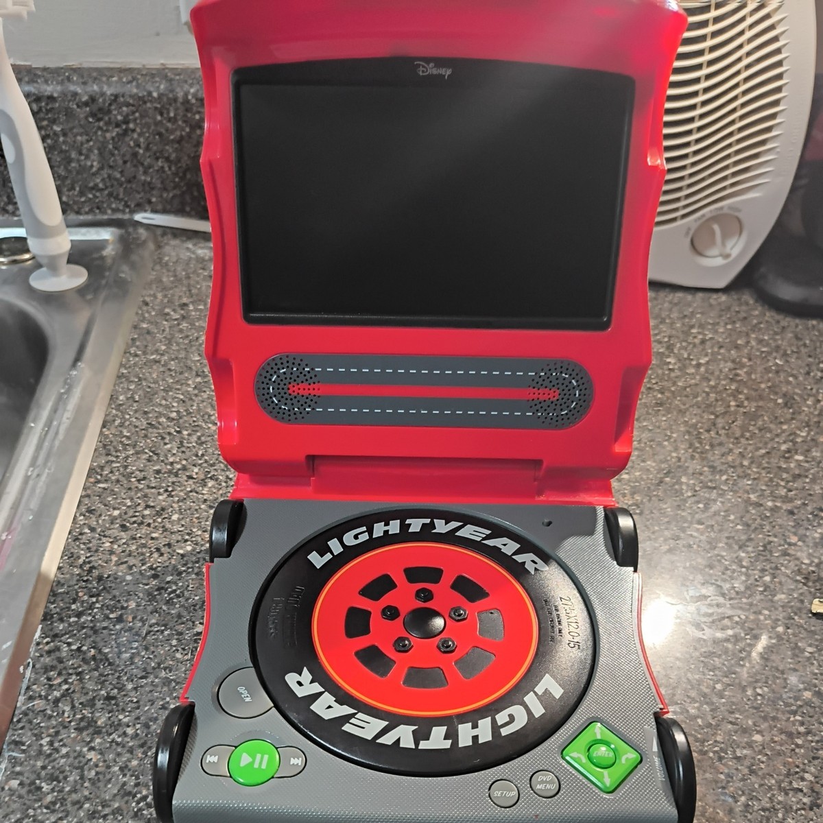 ディズニー7インチポータブルDVDプレーヤー cars DISNEY・PIXAR Disney Pixar Cars Lightning McQueen 7” Portable DVD Player | eBay