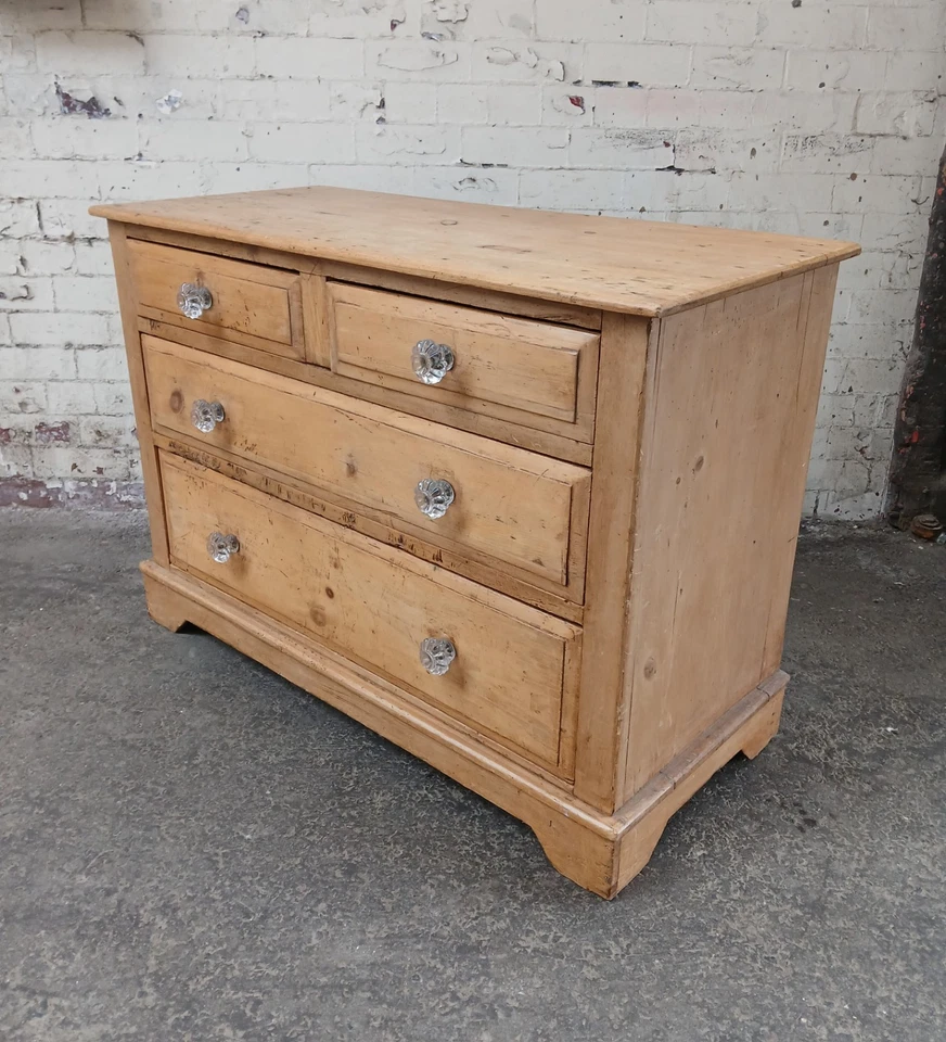 Cajonera antigua victoriana de pino 2 sobre 2 Foto 2 de 4