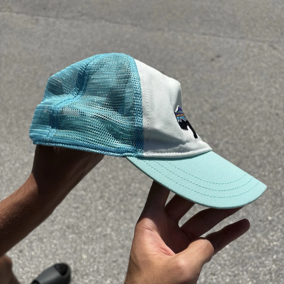 Sombrero de Camionero Patagonia Ajustable Turquesa y Blanco Oso Foto 3 de 4