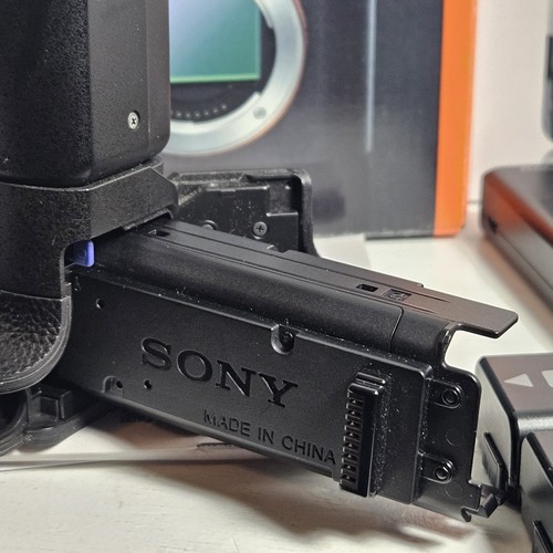 Sony Alpha A7 II 4K Digital Camera + 6 Batteries W/ Grip + 1 Charger & Extras - Picture 13 of 20