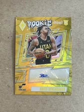 2023-24 Phoenix Basketball Brice Sensabaugh Gold Rookie Autograph Card #’d /10. rookie card picture