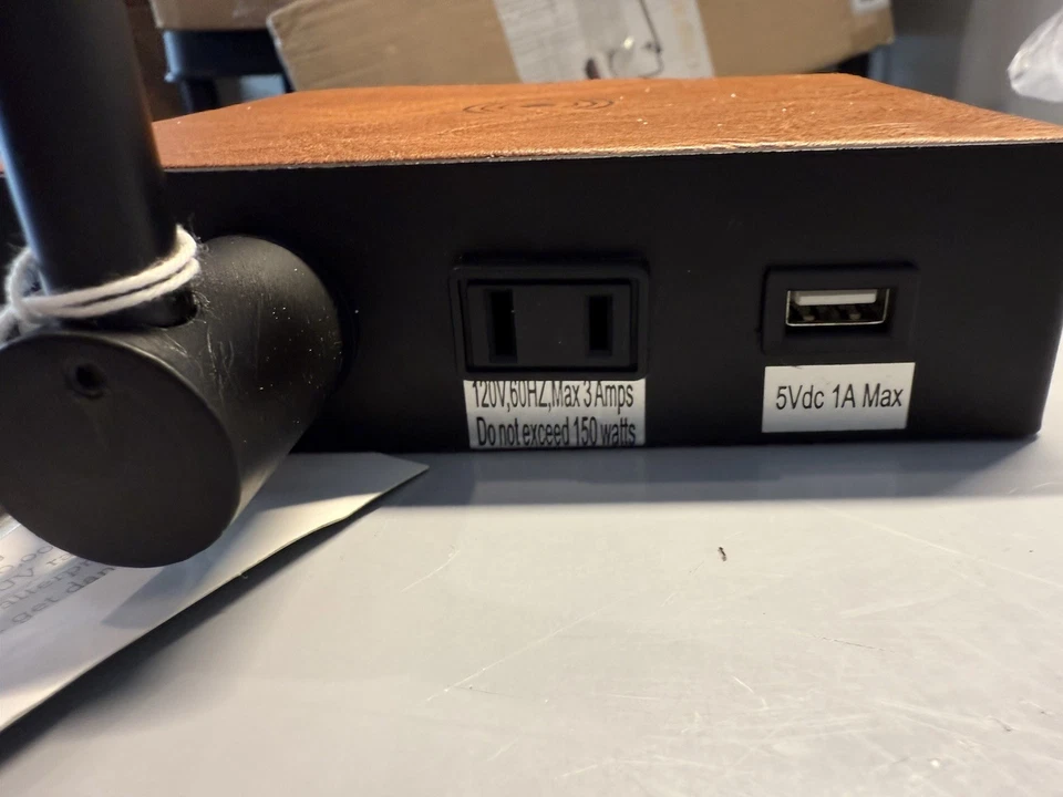 Lámpara de escritorio de carga inalámbrica ADESSO Sawyer LED AdessoCharge Foto 4 de 4