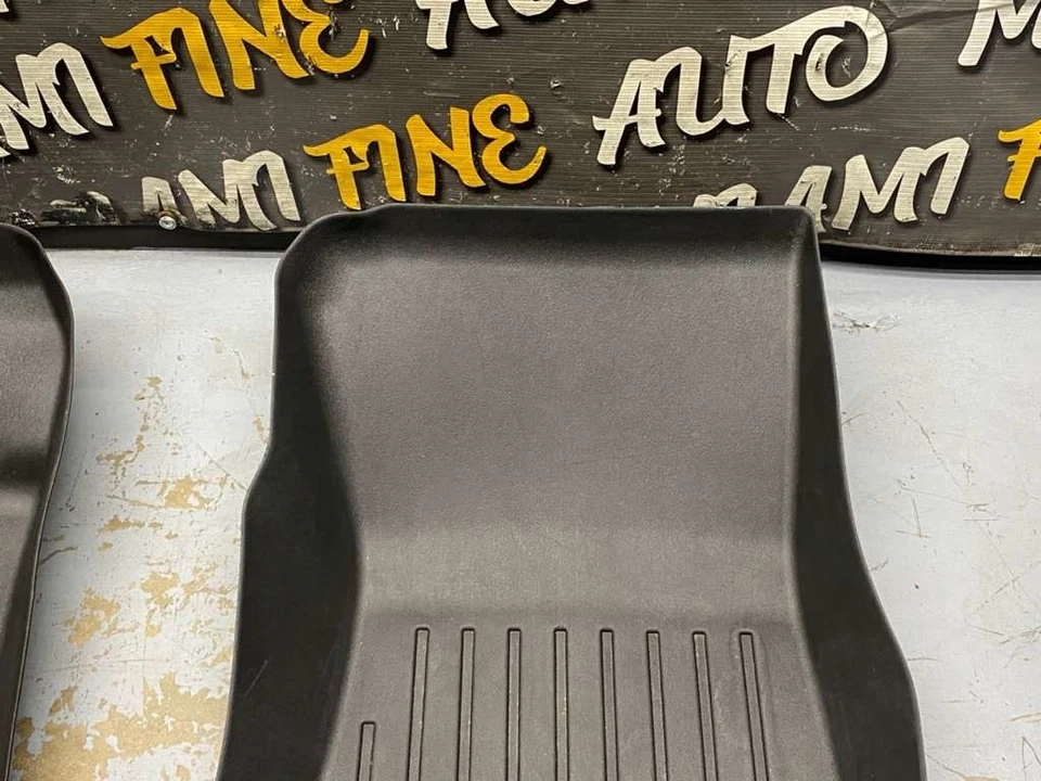 Ford Mustang GT 2018 piso delantero izquierdo y derecho alfombra de goma WeatherTech Foto 4 de 4