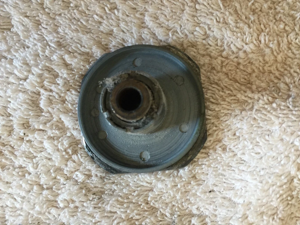 Tapa de extremo de cepillo de aspiradora vertical Panasonic MC-V7395 solo pieza metal duro Foto 3 de 3