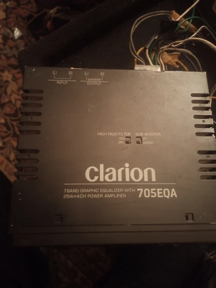 Ecualizador gráfico de 7 bandas Clarion 705EQA con amplificador de potencia de 25wx4ch Foto 2 de 4