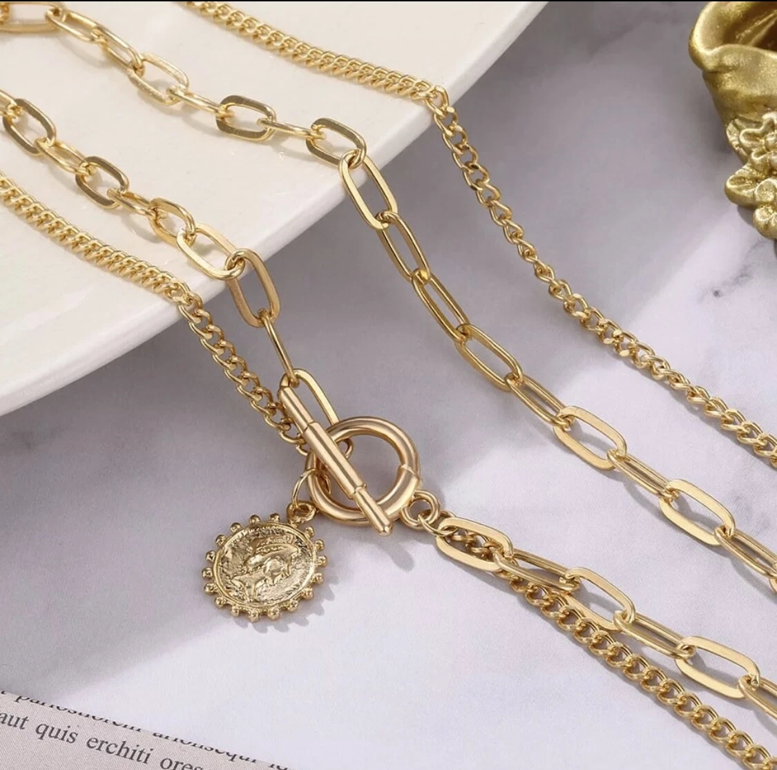 Stylish gold hotsell chain with pendant