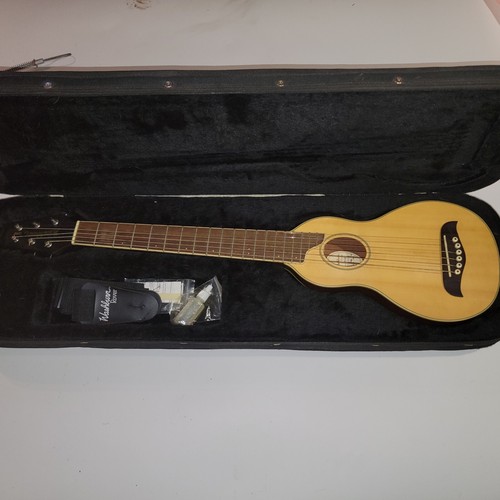 Washburn Rover RO10 Travel Guitar Hard, Case , Tuner, Strap, Excellent