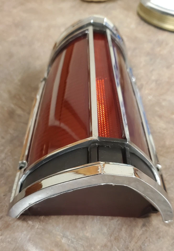 Lente y bisel de luz trasera Buick Estate Wagon 71 72 73 LH OE GM Foto 4 de 4