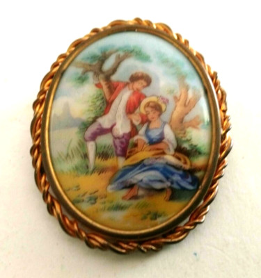 Broche Ancienne Porcelaine De Limoges Et Laiton Doré - Scène Galante - Occasion