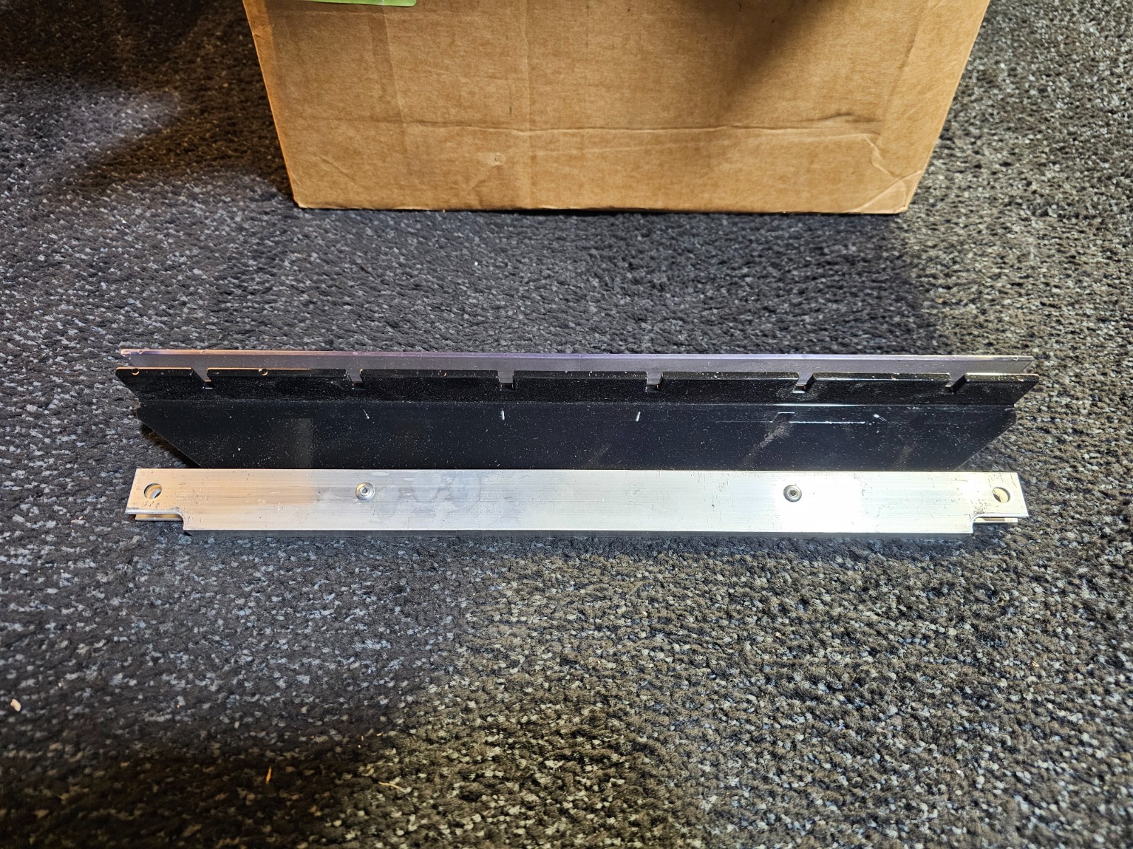 ADB Safegate 44A6173/1CB 18" Sign Panel Divider Assembly Black/Clear