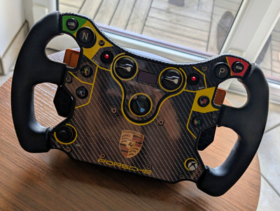 Fanatec CSL Elite Steering Wheel McLaren GT3 V2 inkl. QR1, Aufkleber,Button Caps