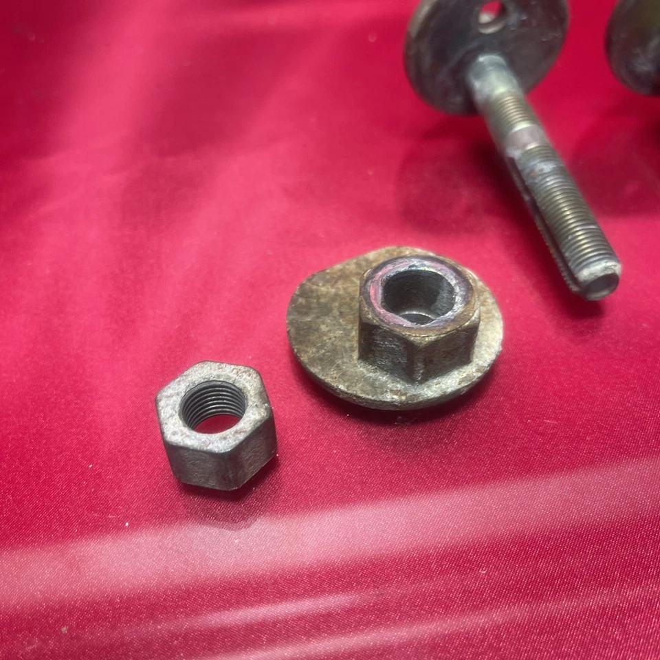 ☑️ 01-06 LEXUS UCF30L IS300 JUEGO DE 2 PERNOS DE INCLINACIÓN EXCÉNTRICOS SUSPENSIÓN TRASERA OEM Foto 3 de 4