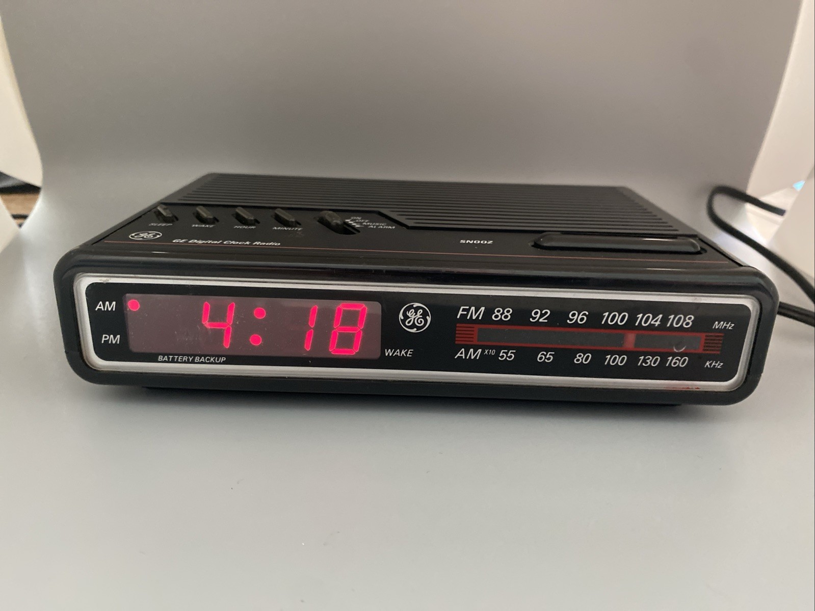Vintage GE Digital Alarm Clock Radio Model No. 7-4612B Tested