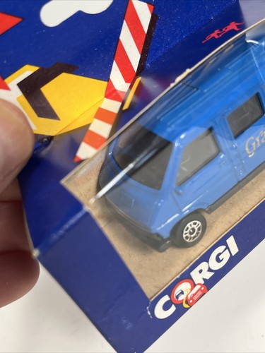 Corgi Juniors J55 Renault Trafic Courtesy Bus Grand Hotel Van In Blister Box - Picture 3 of 10