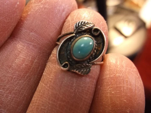 #211 of 245, NICE VTG LADIES STERLING SILVER LEAVES & BLUE TURQUOISE RING size 4