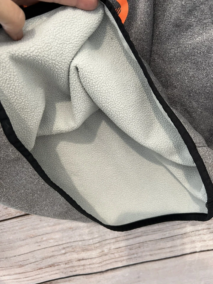 Sudadera con Capucha Under Armour Gris/Naranja COLDGEAR Calce Suelto Usada en Excelente Condición Para Niños Talla XL Foto 4 de 4