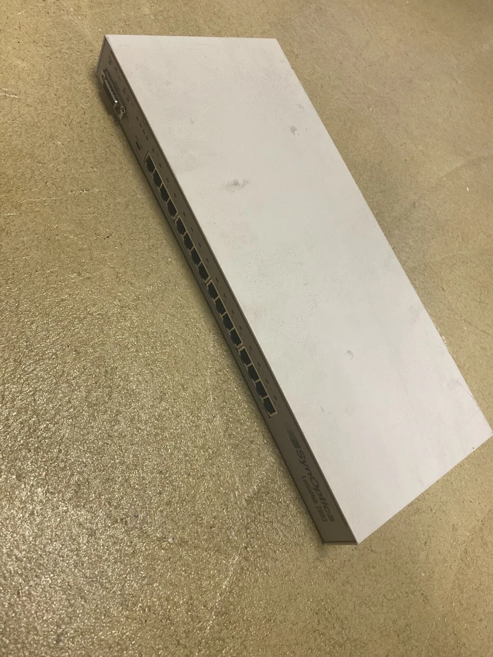 SynOptics 16 Port Ethernet LattisHub 2803 - Image 2 of 4