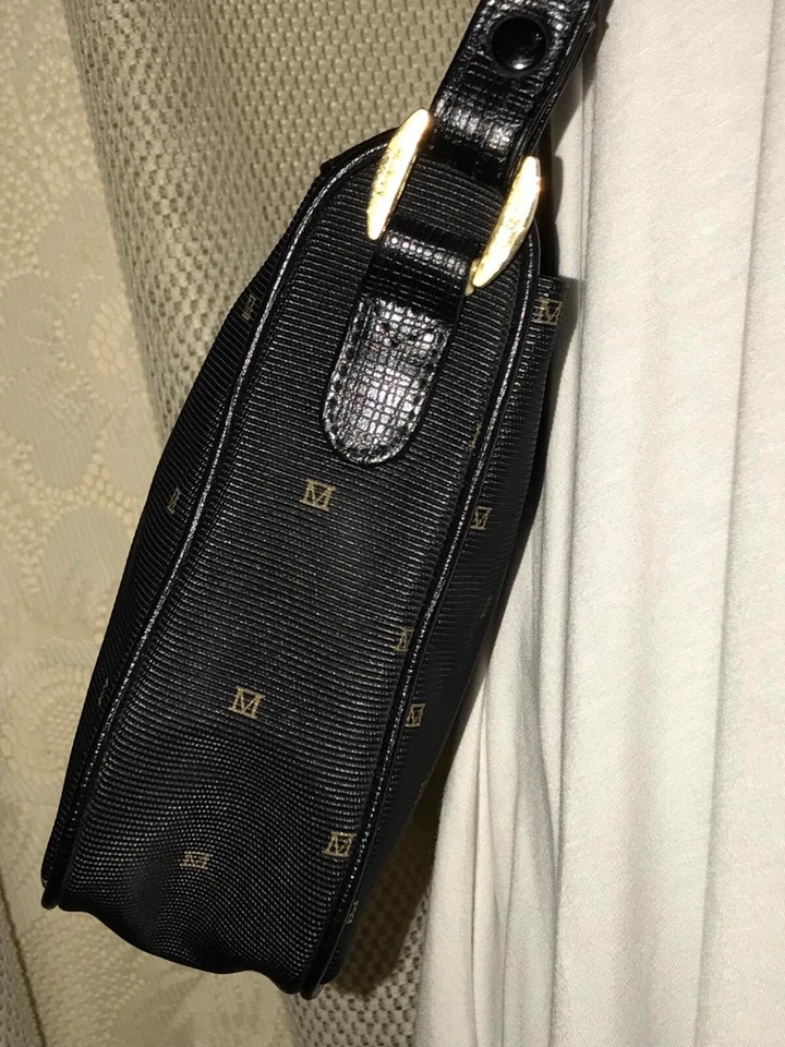 Bandolera/bolso de hombro Monet vintage de cuero negro con monograma como nuevo Foto 4 de 4