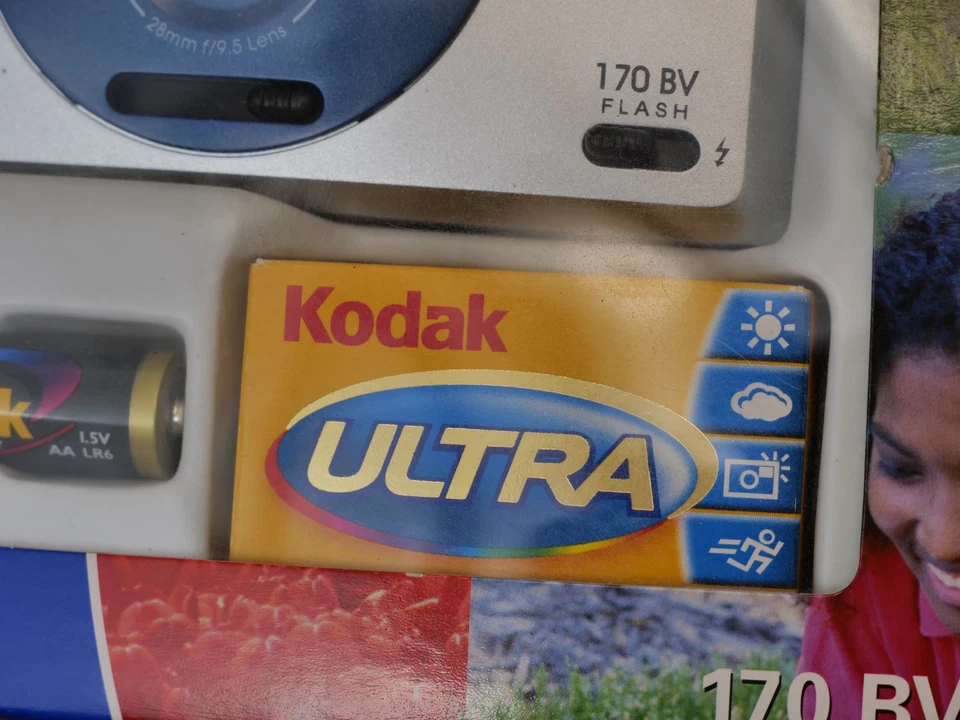 #2284 Polaroid 170 BV Flash + FILM 35mm Point and Shoot Film Camera - Image 3 of 4