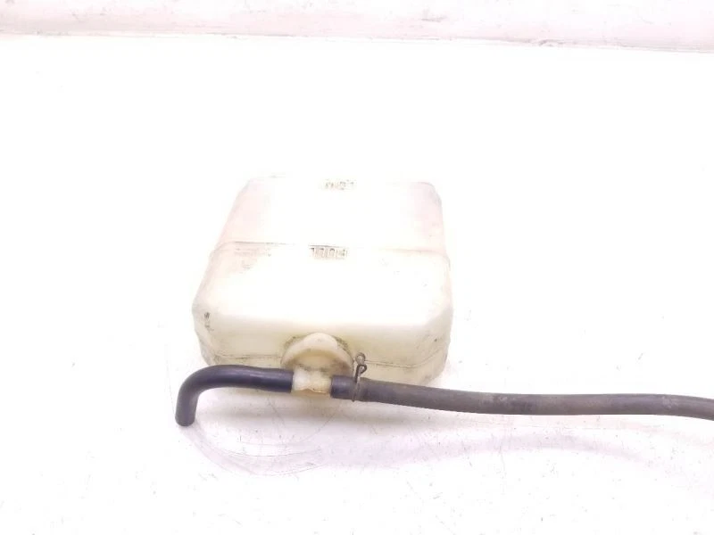 Toyota Celica Supra 1984 depósito de refrigerante del motor Foto 2 de 4