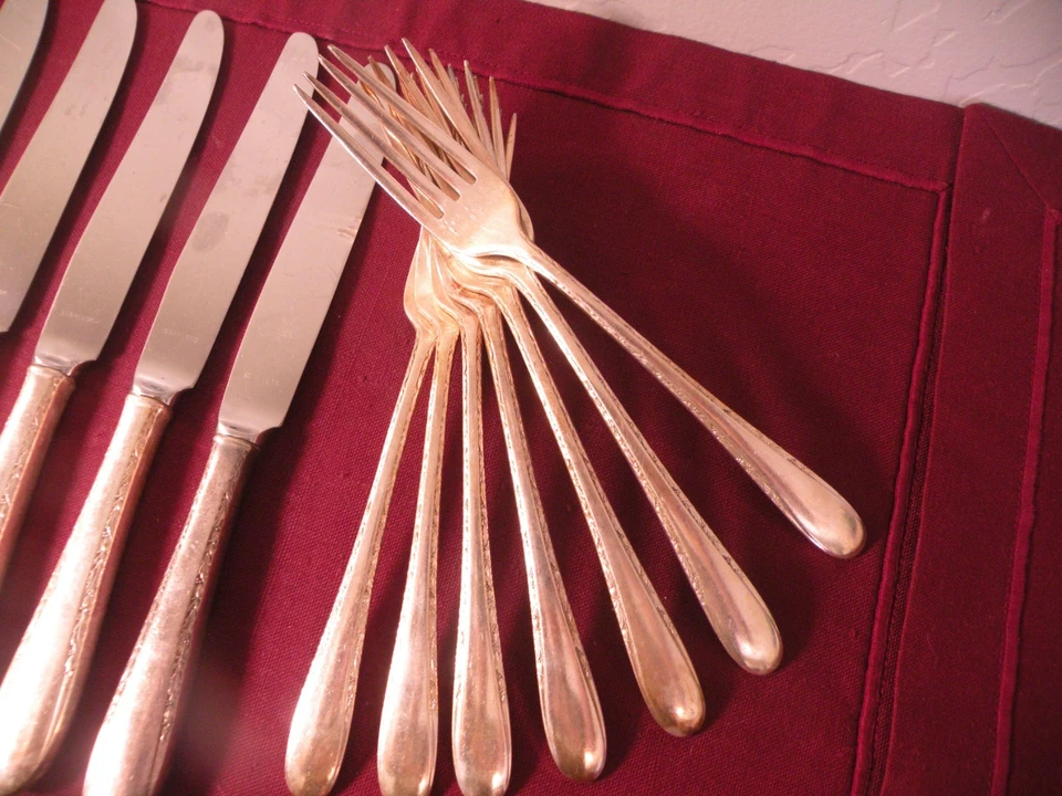 Juego de 37 piezas Gorham INVITACIÓN 1940 cubiertos cucharas tenedores cuchillos Foto 3 de 4