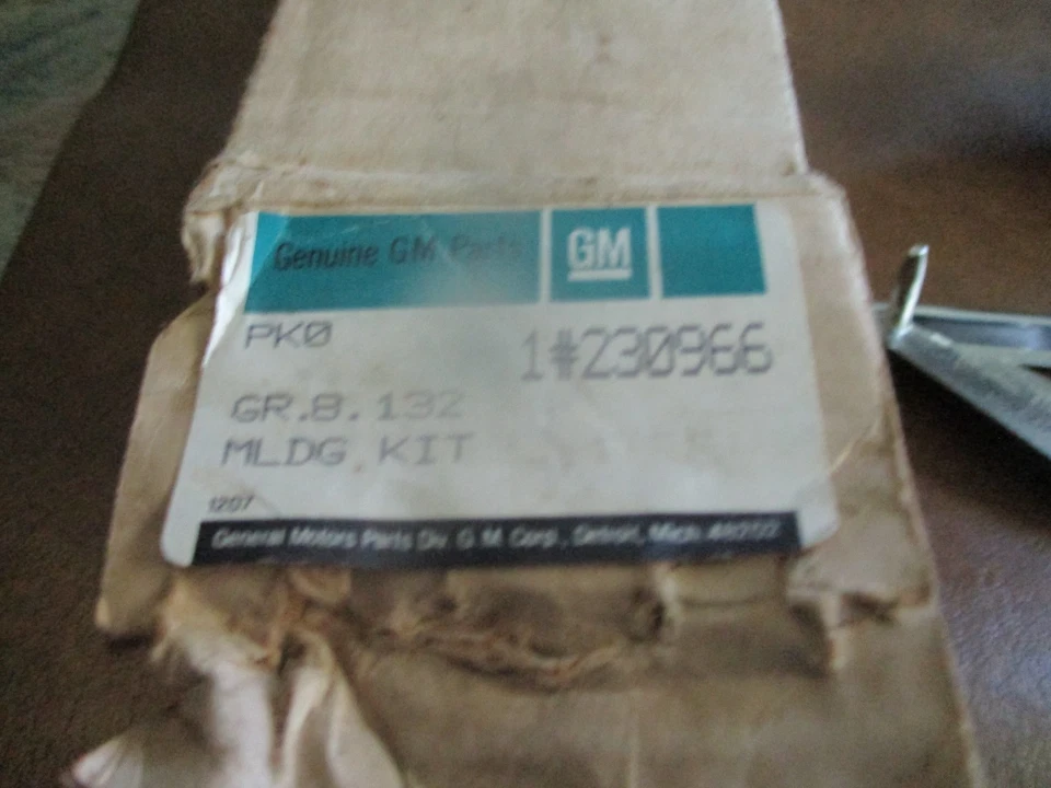 oldsmobile cutlass supreme 1971 侧标记成型 NOS #230966 — 第 3/3 张图片