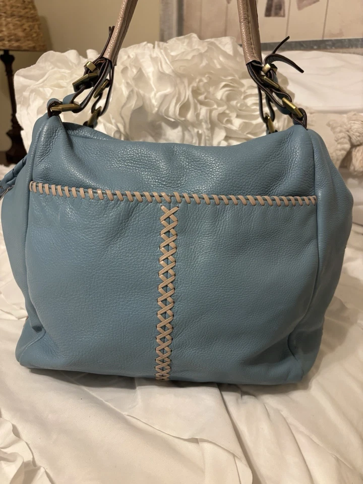 Cartera de cuero Oryany azul suave usada en excelente estado Foto 3 de 4