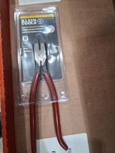 Klein Tools D201-7CSTA 9 inch Aggressive Knurl Ironworkers Pliers
