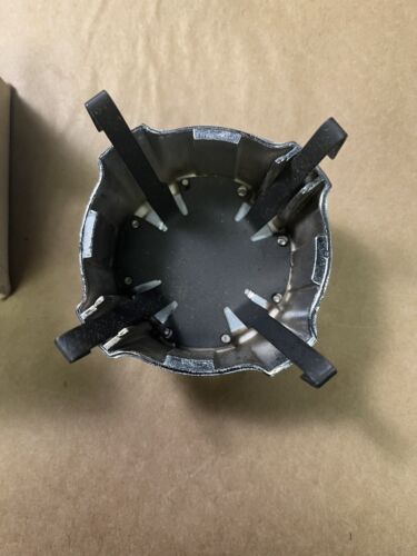NOS 1974-1978 Mercury Comet Bobcat Wheel Center Cap OEM DF5z-1130-M - Picture 4 of 10