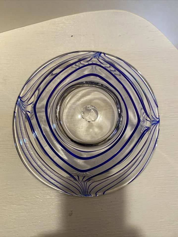 Cuenco de vidrio artístico soplado a mano azul y transparente Museo Metropolitano de Arte Foto 3 de 4