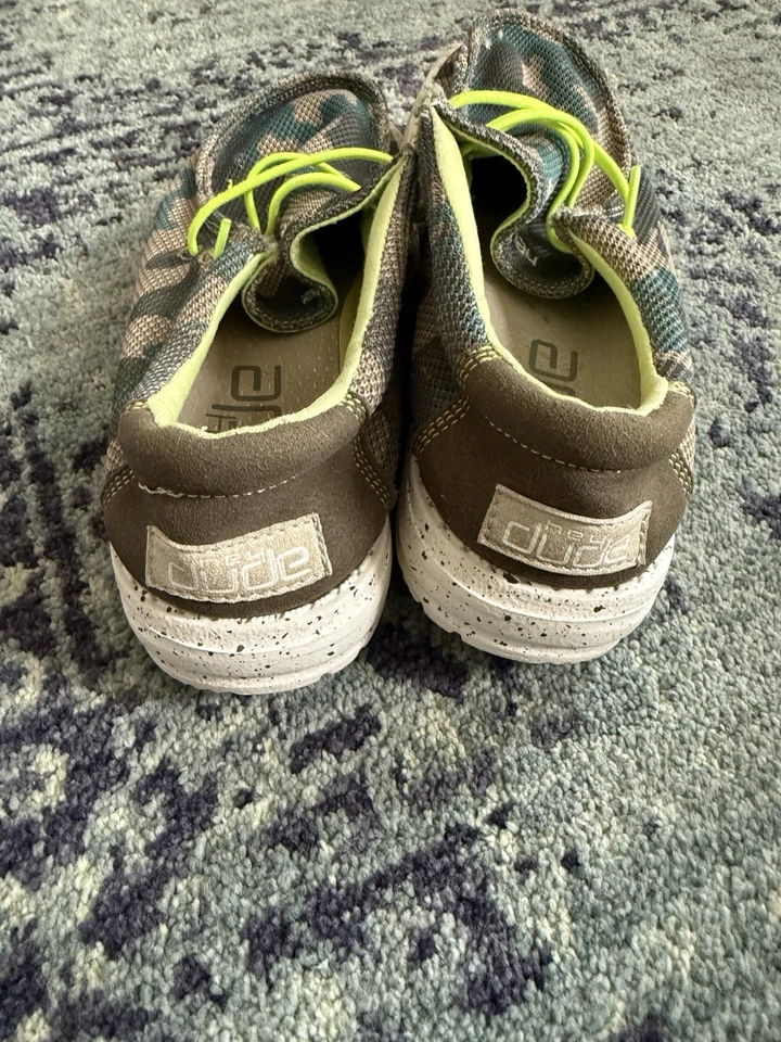 Youth 男孩 Hey Dudes 迷彩绿色和棕褐色印花懒人鞋 尺码 Y5-L6 — 第 4/4 张图片
