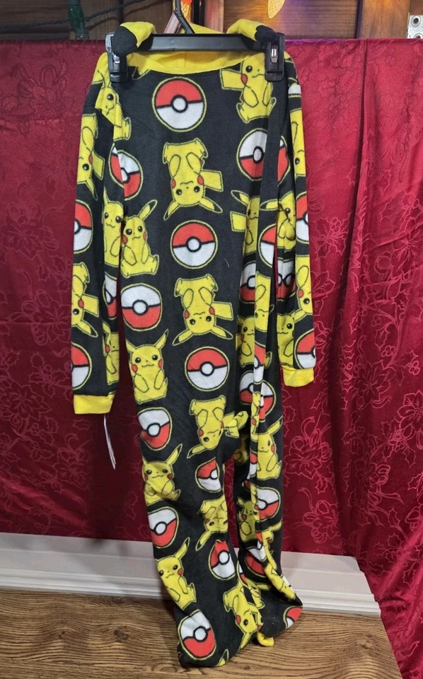 Pokemon Pikachu Pokeball пижамы на молнии детский размер 8 новый с Ярлыками  - Изображение 2 из 2